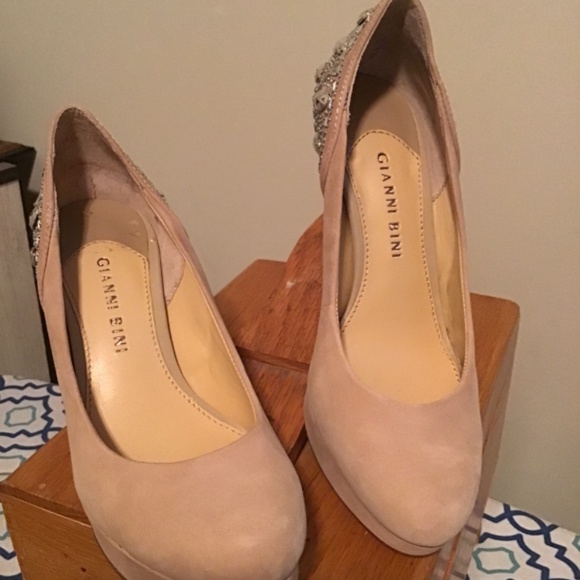 🔥Best offers, GIanni BINI, size 6M, pre -owned, great cond. see pictures 🔥🔥 - Picture 2 of 5